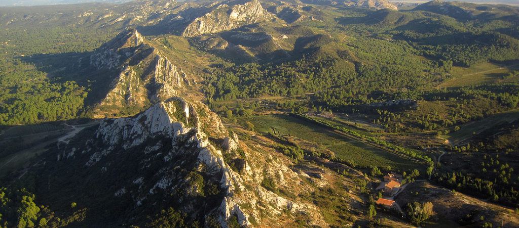 Alpilles vue du ciel Marque Valeurs du Parc des Alpilles